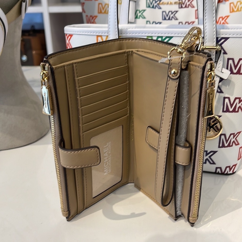 MICHAEL KORS LARGE DOUBLE ZIP WRISTLET WALLET PHONE CASE CLUTCH
Camel Multi - Picture 15 of 16